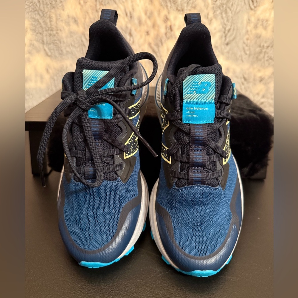 New Balance NIB Women’s Running Shoes Size 8 Navy & Blue Accents